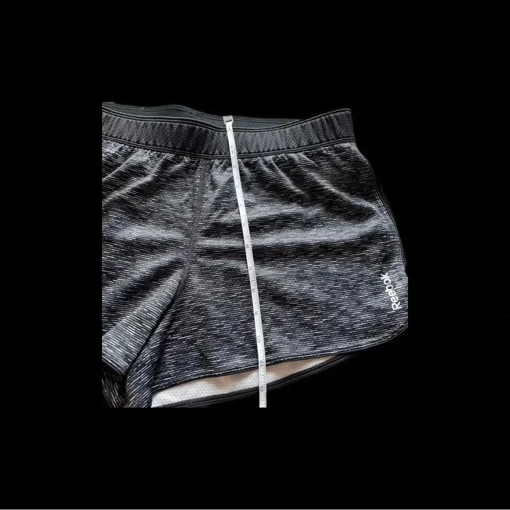 Reebok Athletic Women’s Shorts Size Medium Black and White - Picture 4 of 6